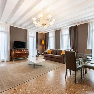 san-teodoro-palace-luxury-apartments.hotelslidodijesolo.com/
