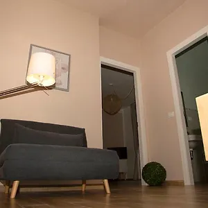 casalou.hotelitalianriviera.com/